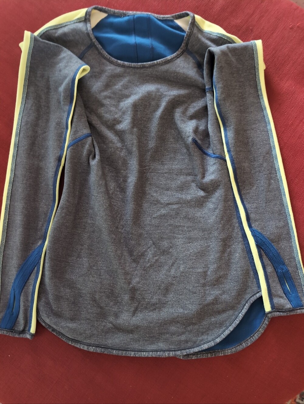 Lululemon Women's Runner Under Reversible Long Sleeve Shirt Size S